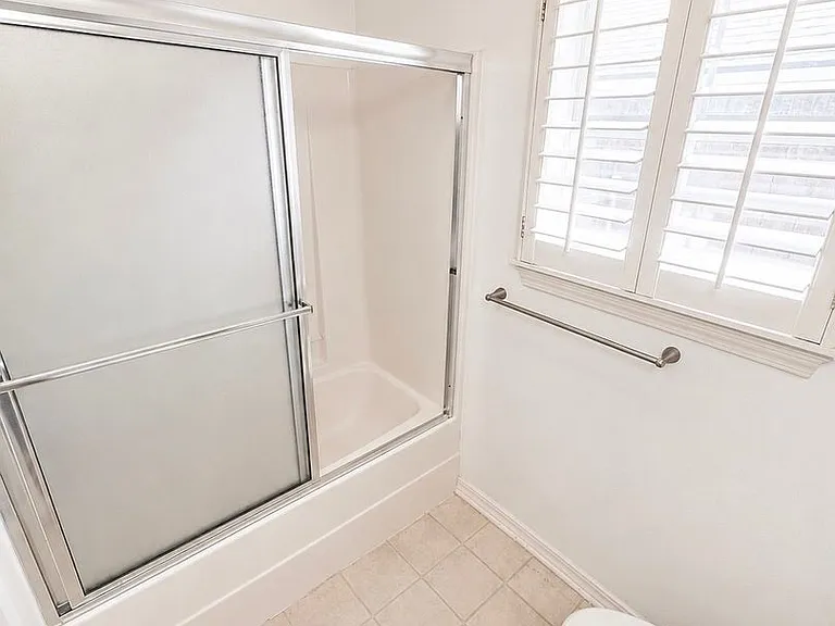 2914 Le Oaks — Photo 7