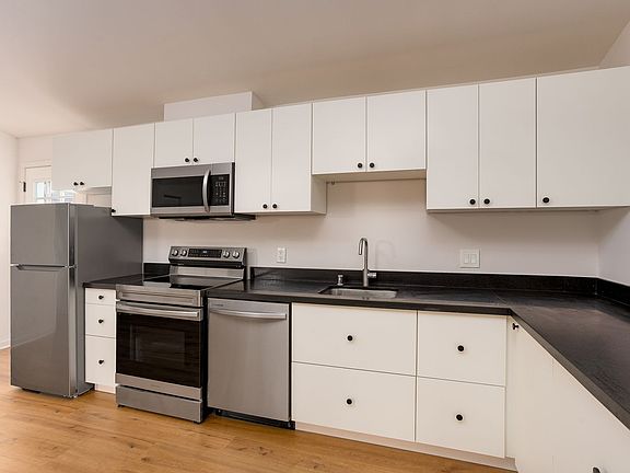 5th image of 126 1/2 Franklin Ct #B