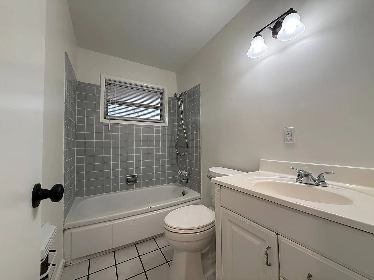 3 bed, 1018 sqft, $1,400 — Photo 2