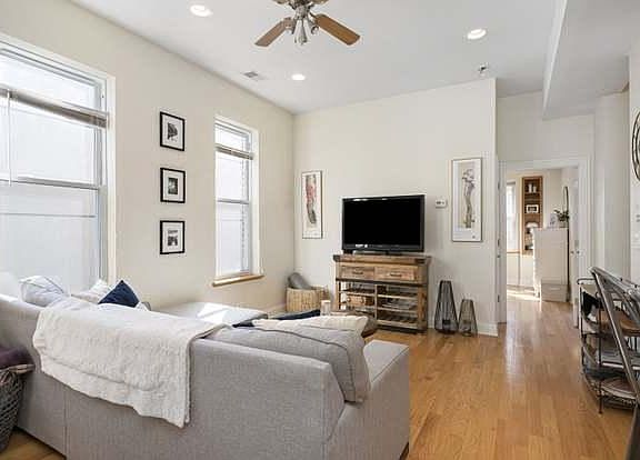 4th image of 1321 N Artesian Ave APT 2F