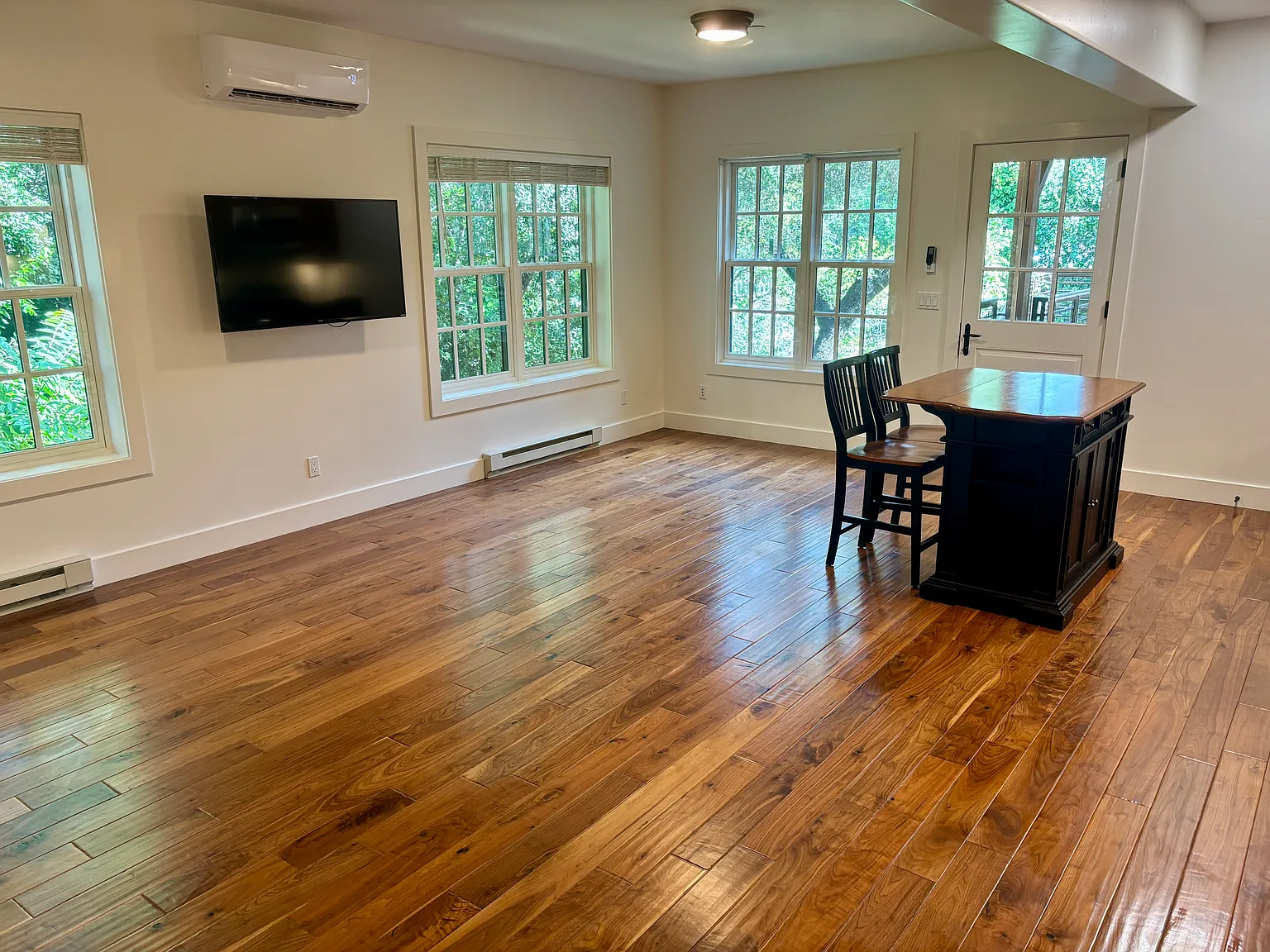 Studio, 580 sqft, $3,250 — Photo 2