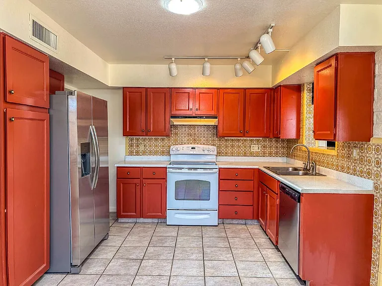 5926 S Herpa Dr — Photo 3