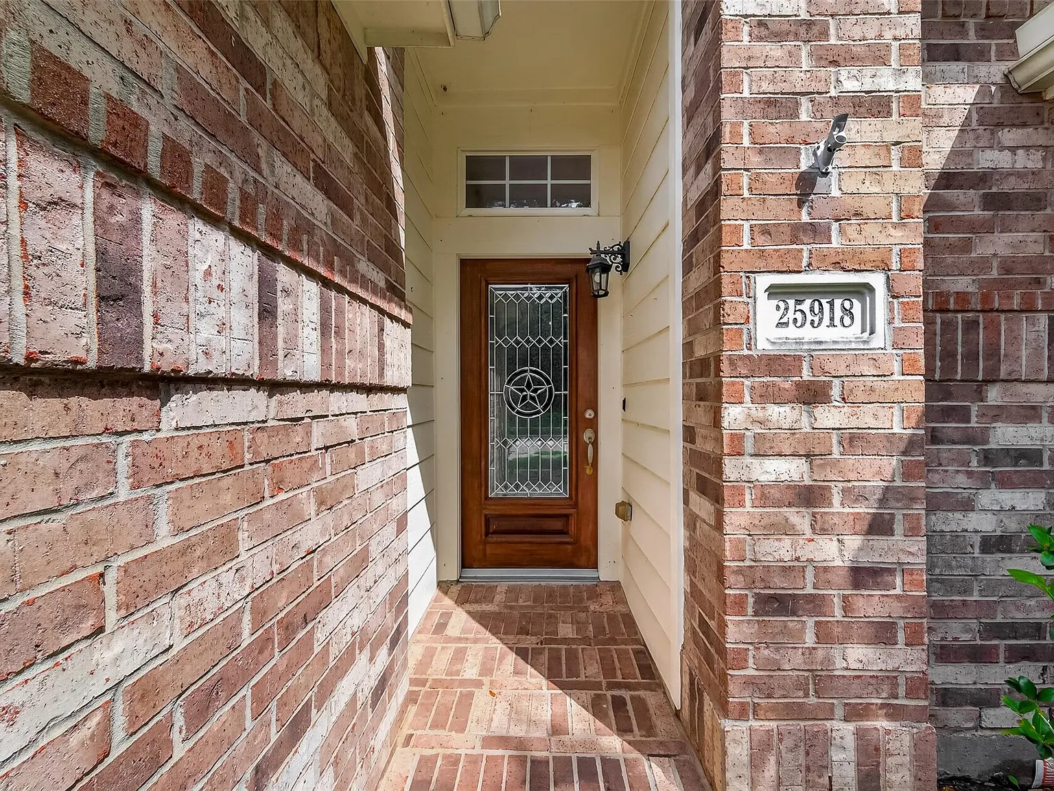 3 bed, 2.0 bath, 1614 sqft, $2,200 — Photo 3