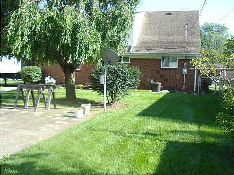 2nd image of 2745 Bleeker St
