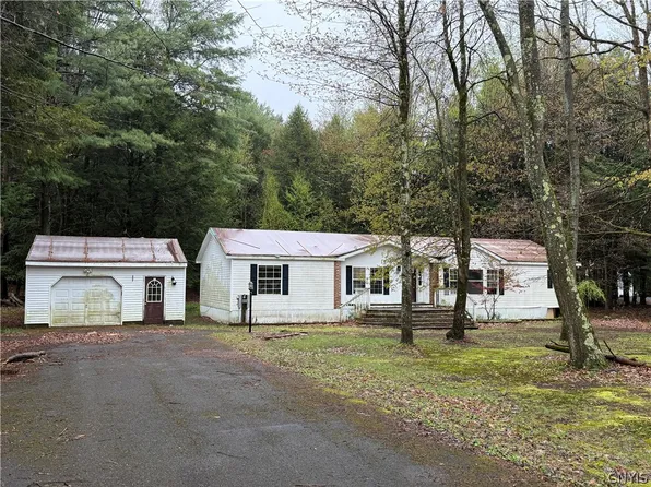 4 Salt Rd, Constantia, NY 13044