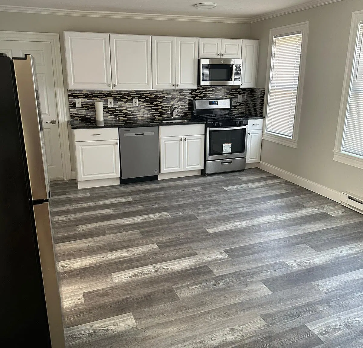 122 Ingleside Avenue - 3 — Photo 3