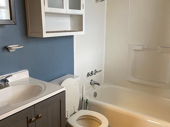 3rd image of 93 Grand Ave #1