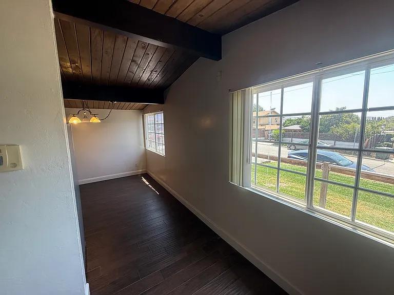 9712 Saint George St — Photo 14