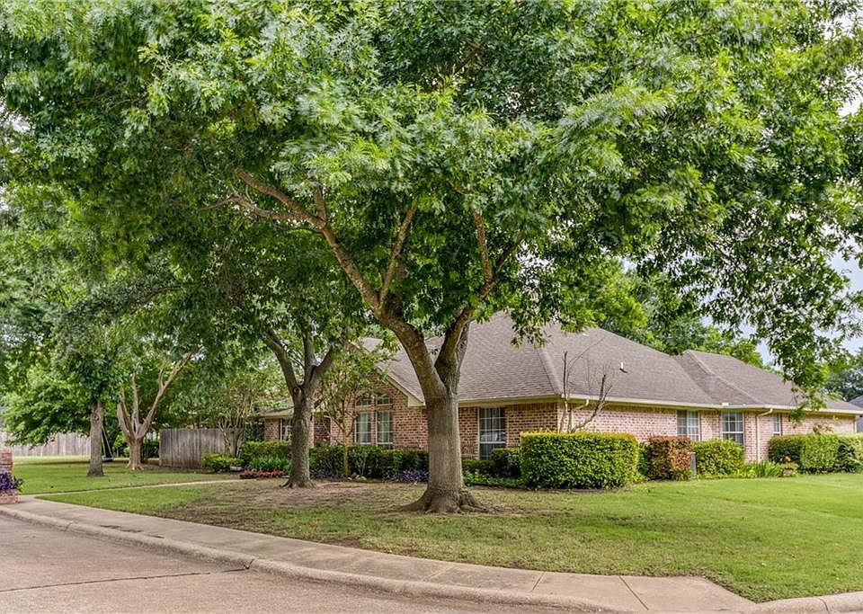 2nd image of 304 Sioux Ct