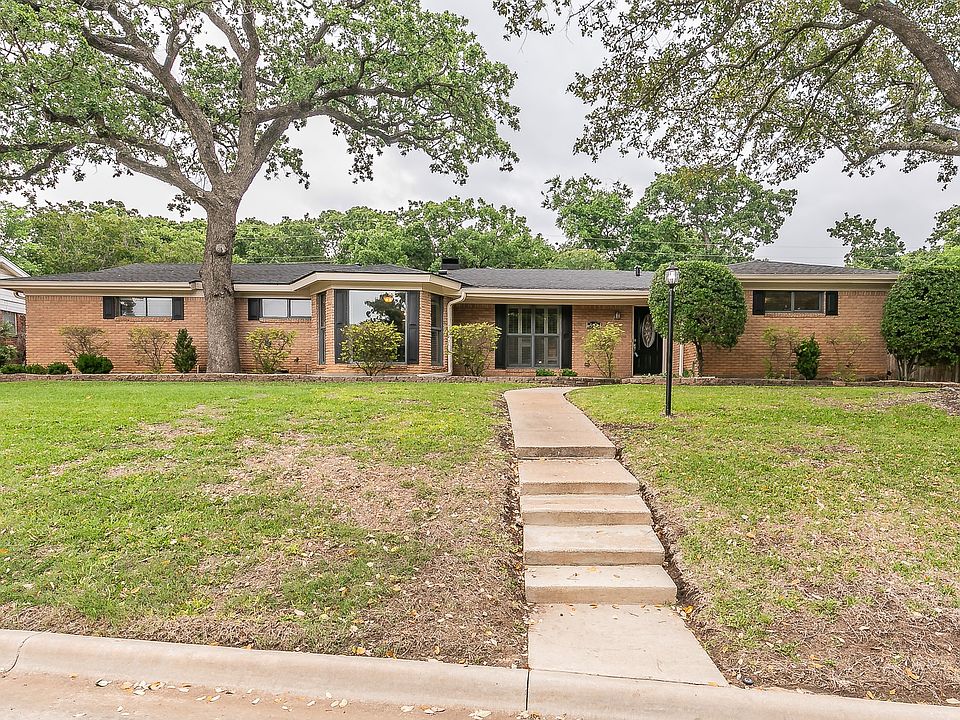 1st image of 524 Oak Park Dr