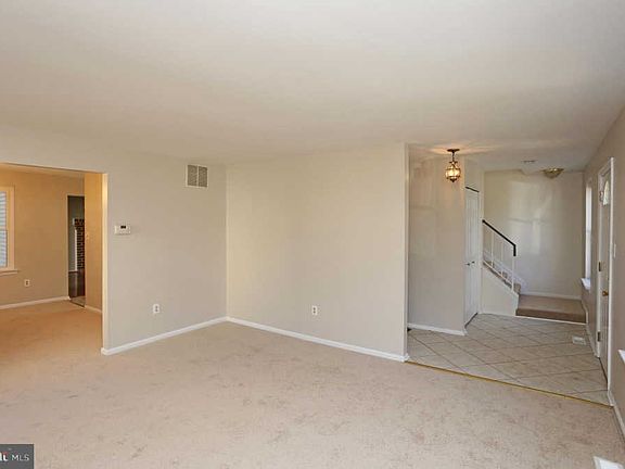 3rd image of 284 Kings College Ct