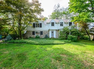 2580 S Green Rd, University Heights, OH 44122