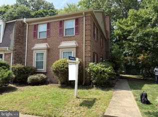 8002 Bethelen Woods Ln, Springfield, VA 22153