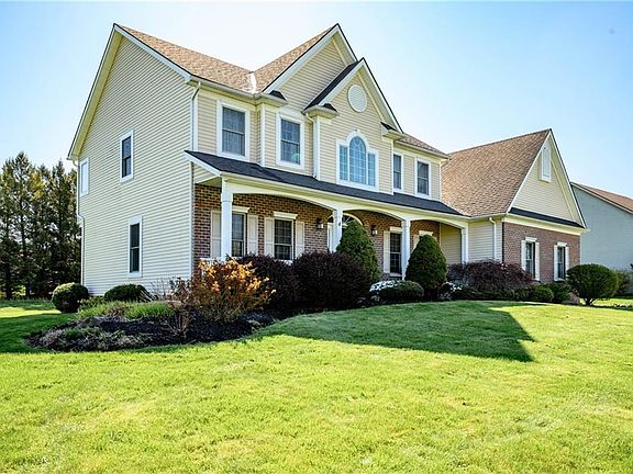 2nd image of 4 Hampstead Dr