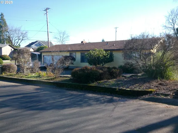 1523 NW Randall Ct, Roseburg, OR 97471