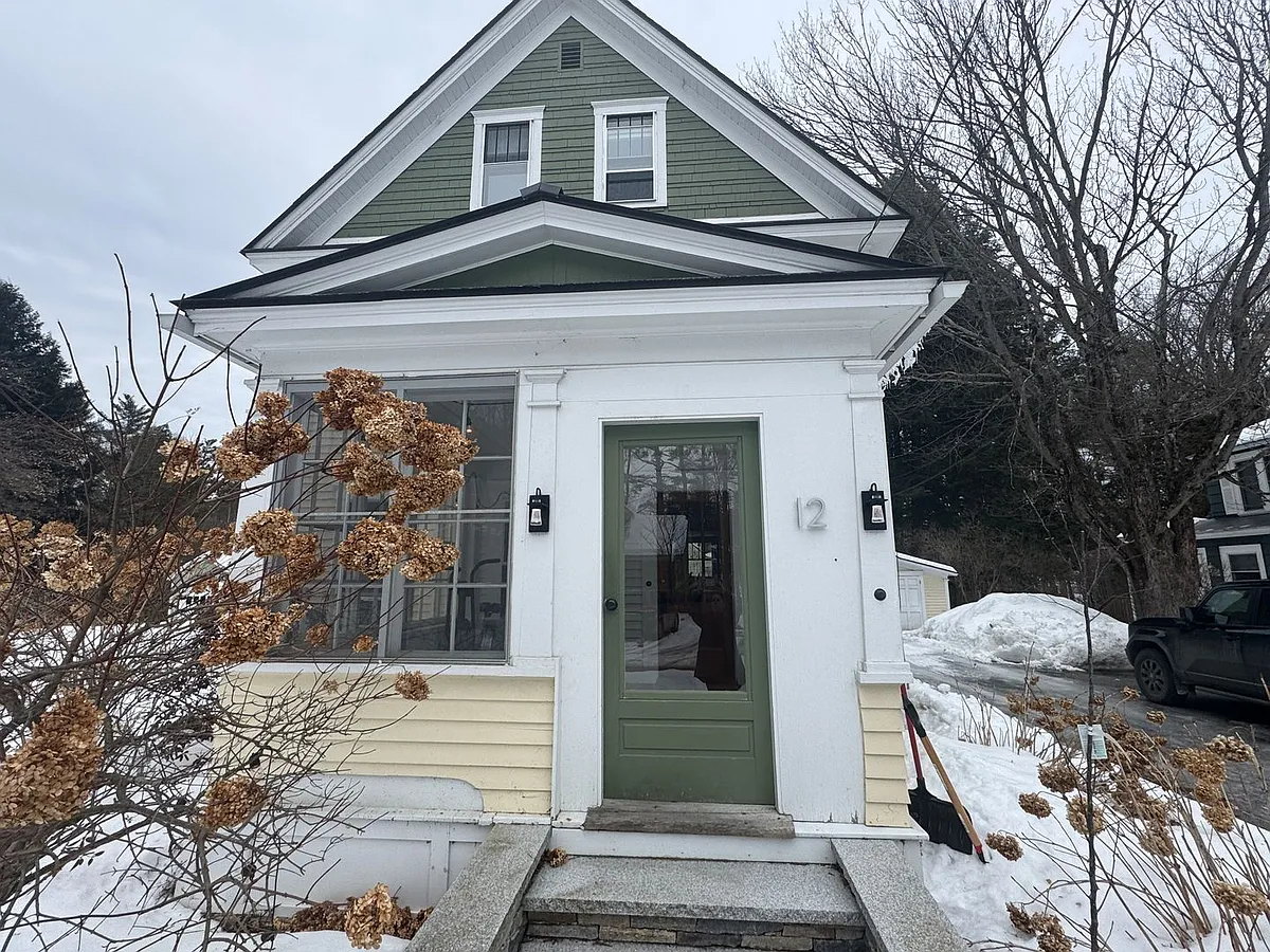 Building Photo - 12 Sargent St