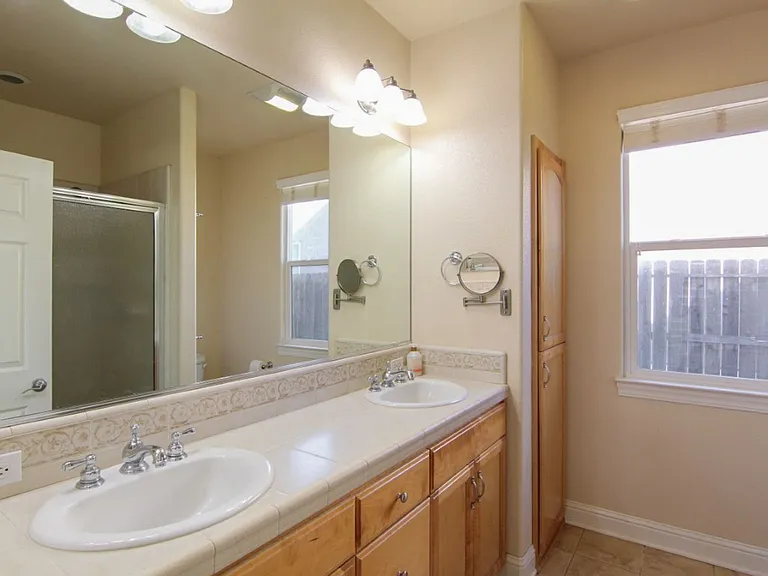 620 San Gabriel St — Photo 19