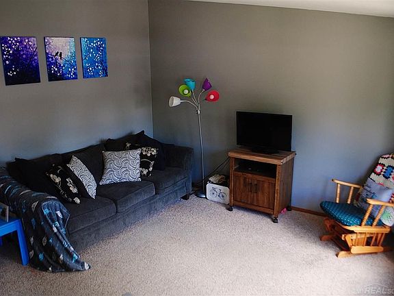 4th image of 25260 Yorktown Ct #3