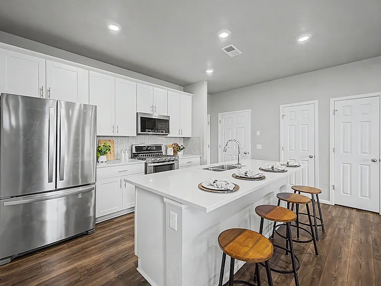 Eat-in kitchen with big island