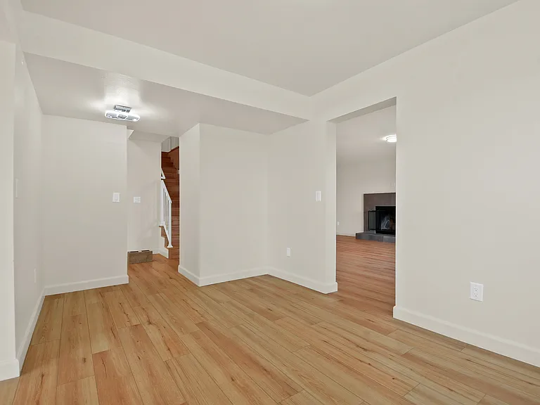 4217 Mesa St — Photo 7