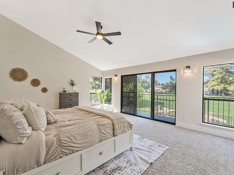 976 Pinehurst Dr — Photo 1