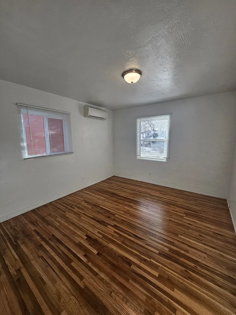 2 Bed 2 Bath, office+ W/D Hook up — Photo 2