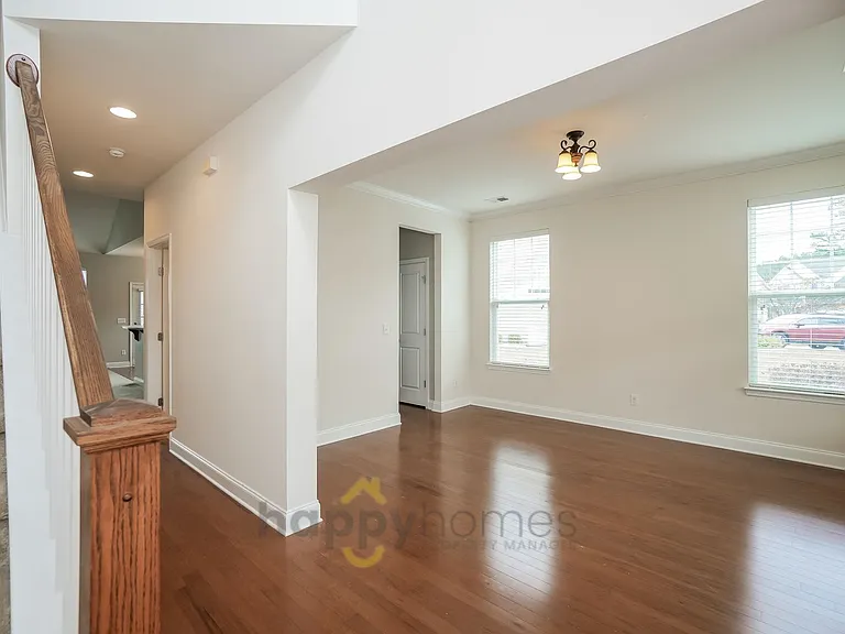 350 Spectrum Rd — Photo 3