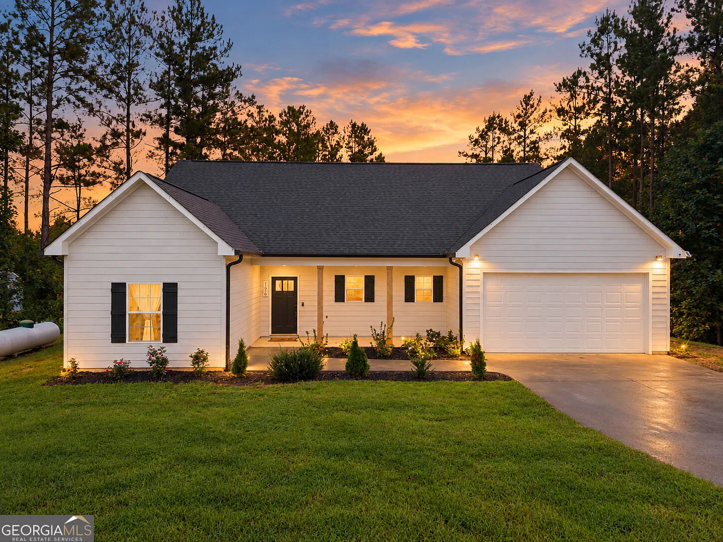 3 bed, 2.0 bath, 1626 sqft, $2,500 — Photo 2