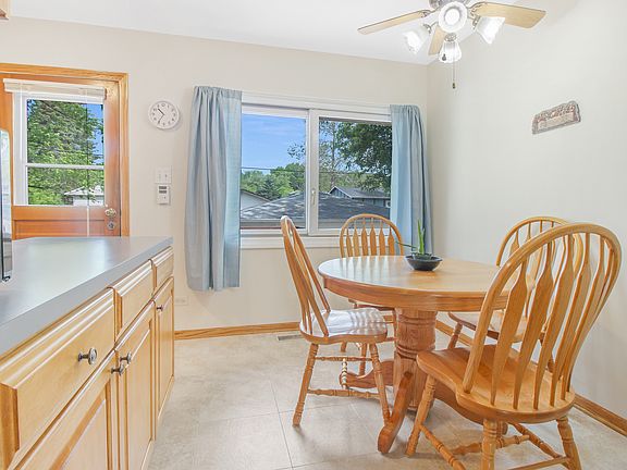 3rd image of 451 Tulip Dr