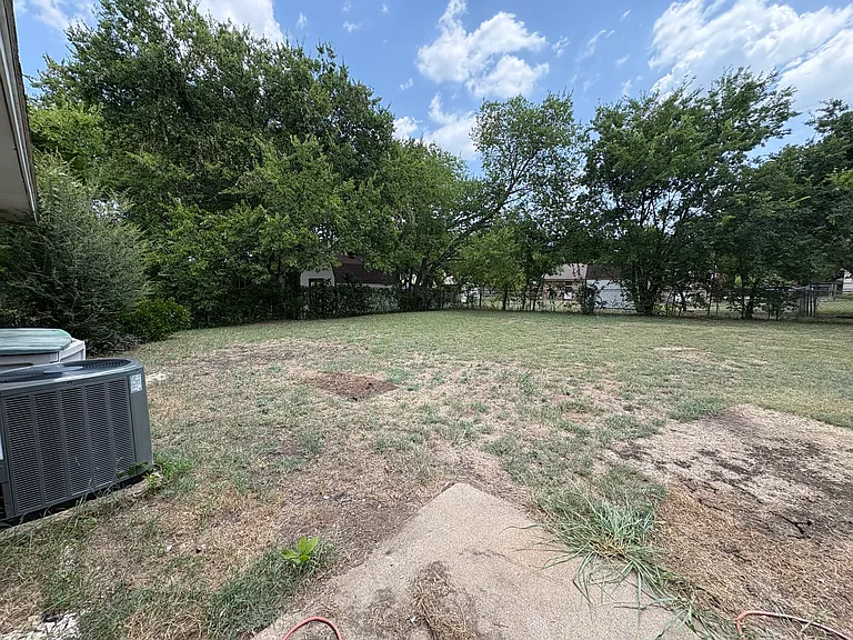 714 Upland Ln — Photo 20
