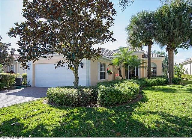 Welcome home to this beautiful Oakmont