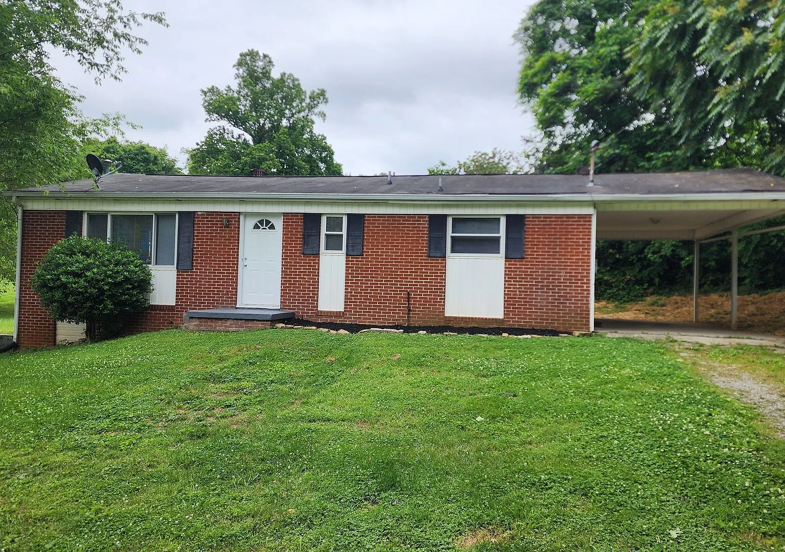Nice 3 bedroom home on west end for rent — Photo 1