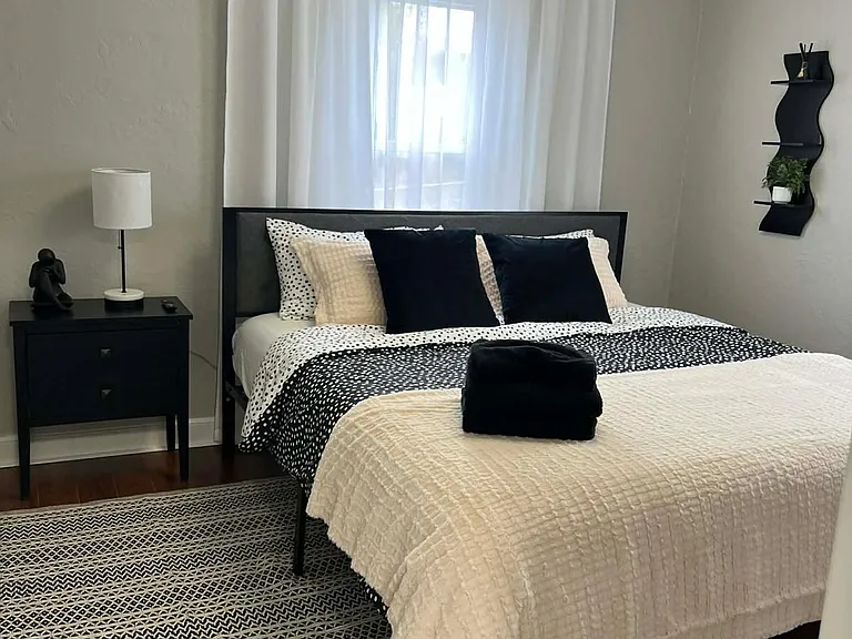704 N Walnut St — Photo 20