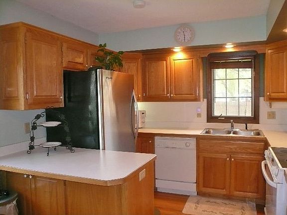 5th image of 3313 Selkirk Dr