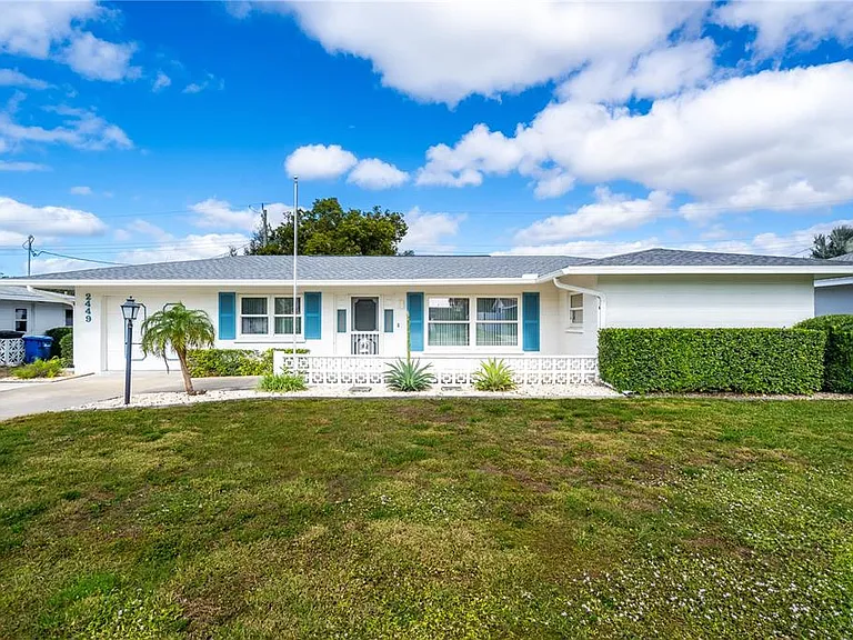 2449 Breakwater Cir — Photo 1