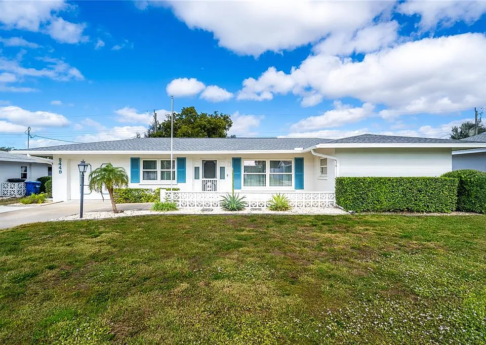 2449 Breakwater Cir