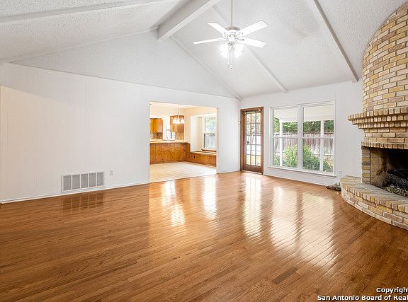 3rd image of 13919 Susancrest Dr