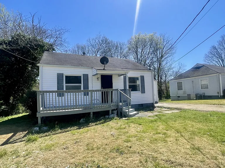 708 W Henderson Dr — Photo 7