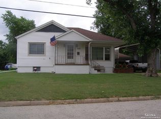 523 E 4th St, Ellsworth, KS 67439