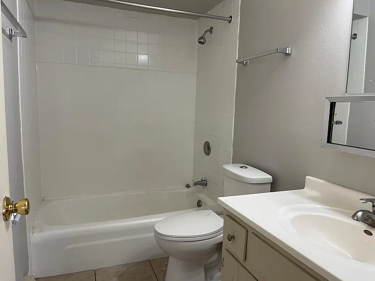 3050 178th St #2B — Photo 3
