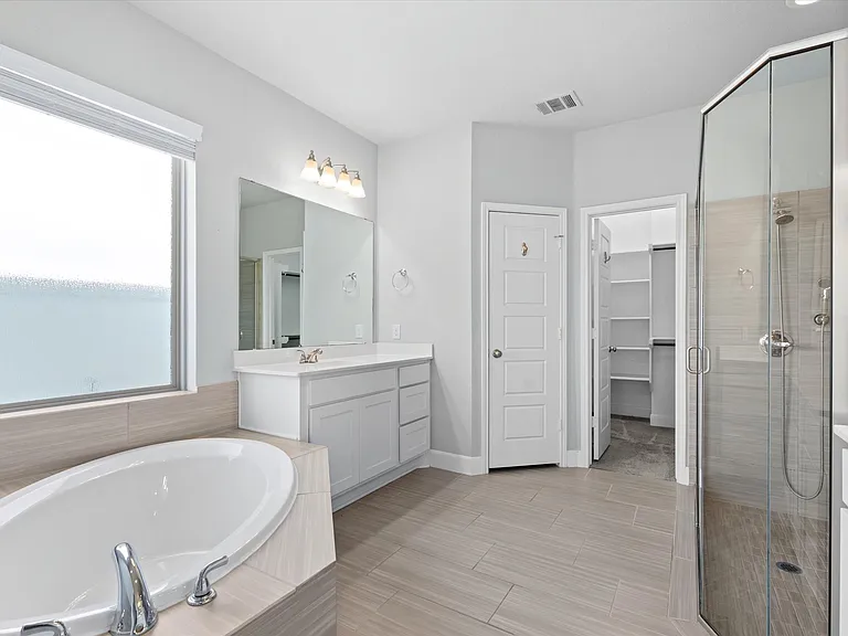 6501 Crockett Cv — Photo 12