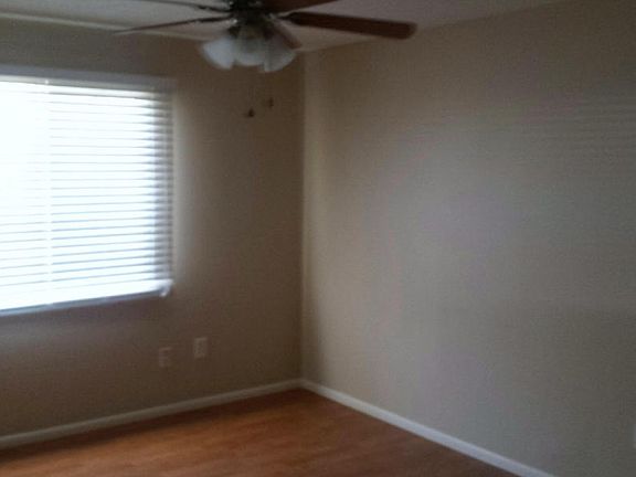 4th image of 5909 W Holly St