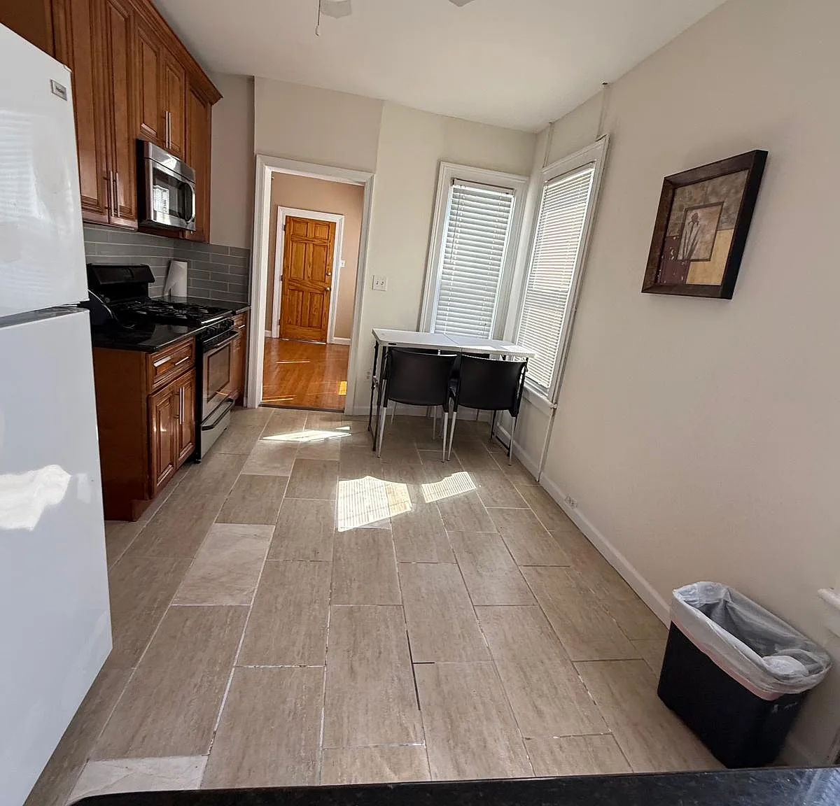 5 bed, 2091 sqft, $4,000 — Photo 2