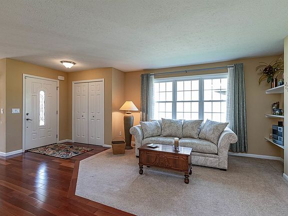 4th image of 18615 Pauls Way