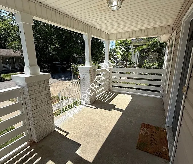 709 N Holly St — Photo 5