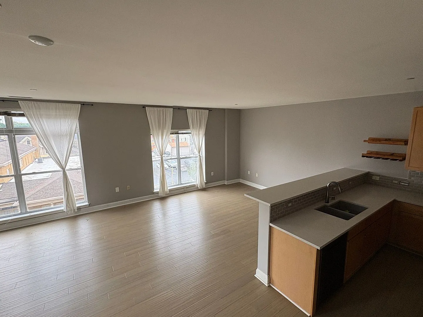 Spacious 2BR Condo in Milwaukee — Photo 3