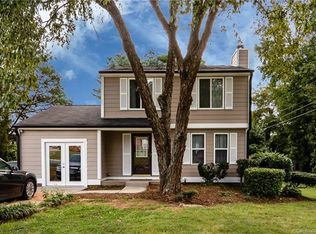 1330 Farmfield Ln, Charlotte, NC 28213