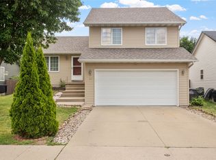2633 Whispering Ridge Dr, Des Moines, IA 50320
