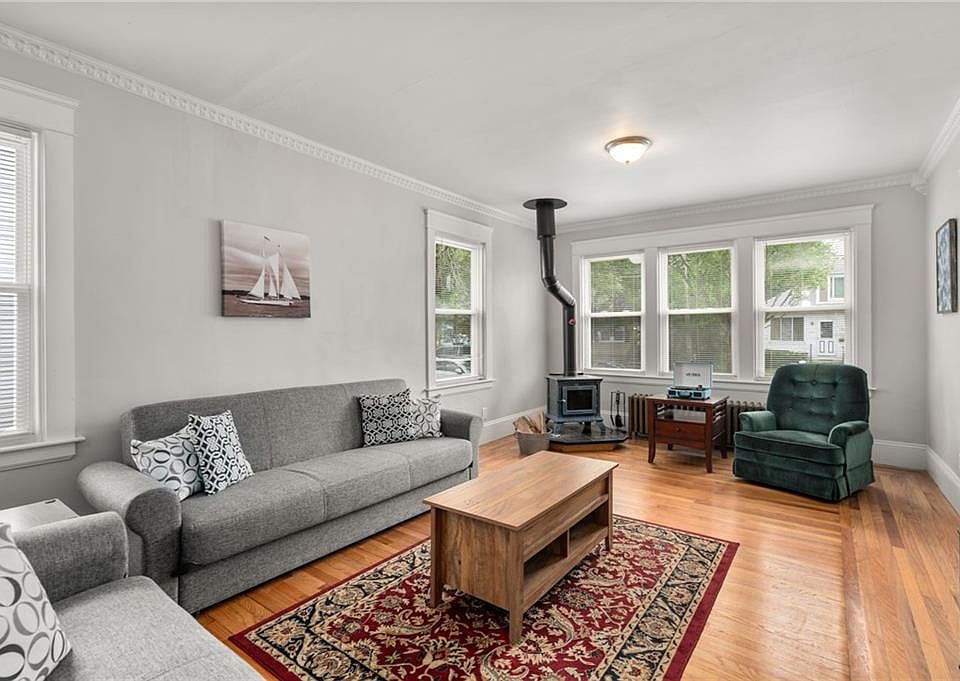 1st image of 725 River Ave
