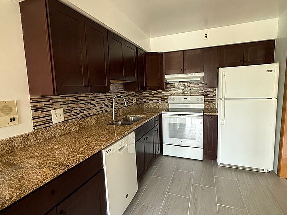 2nd image of 1639-302 Oakwood Ave #3